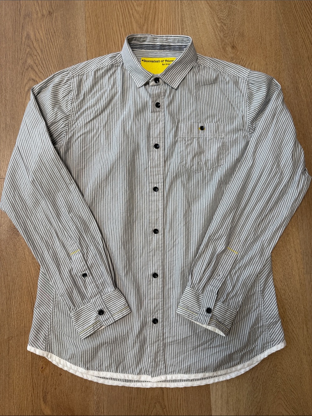 Descendants of Thieves Striped button down Gray/White